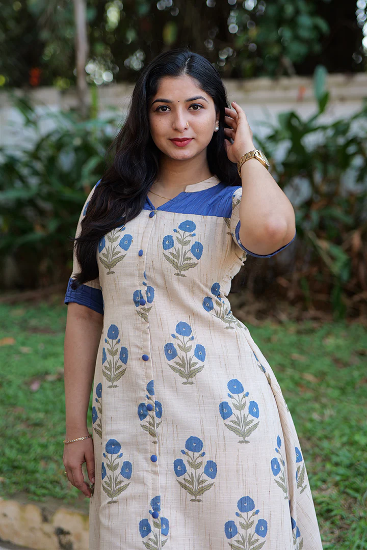 Neela(120126KUL) - Image 2
